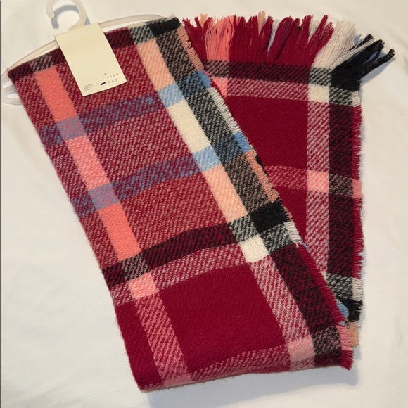 A New Day Women’s Pink Magenta Plaid Brushed Blanket Wraps Scarf NWT - Picture 4 of 5